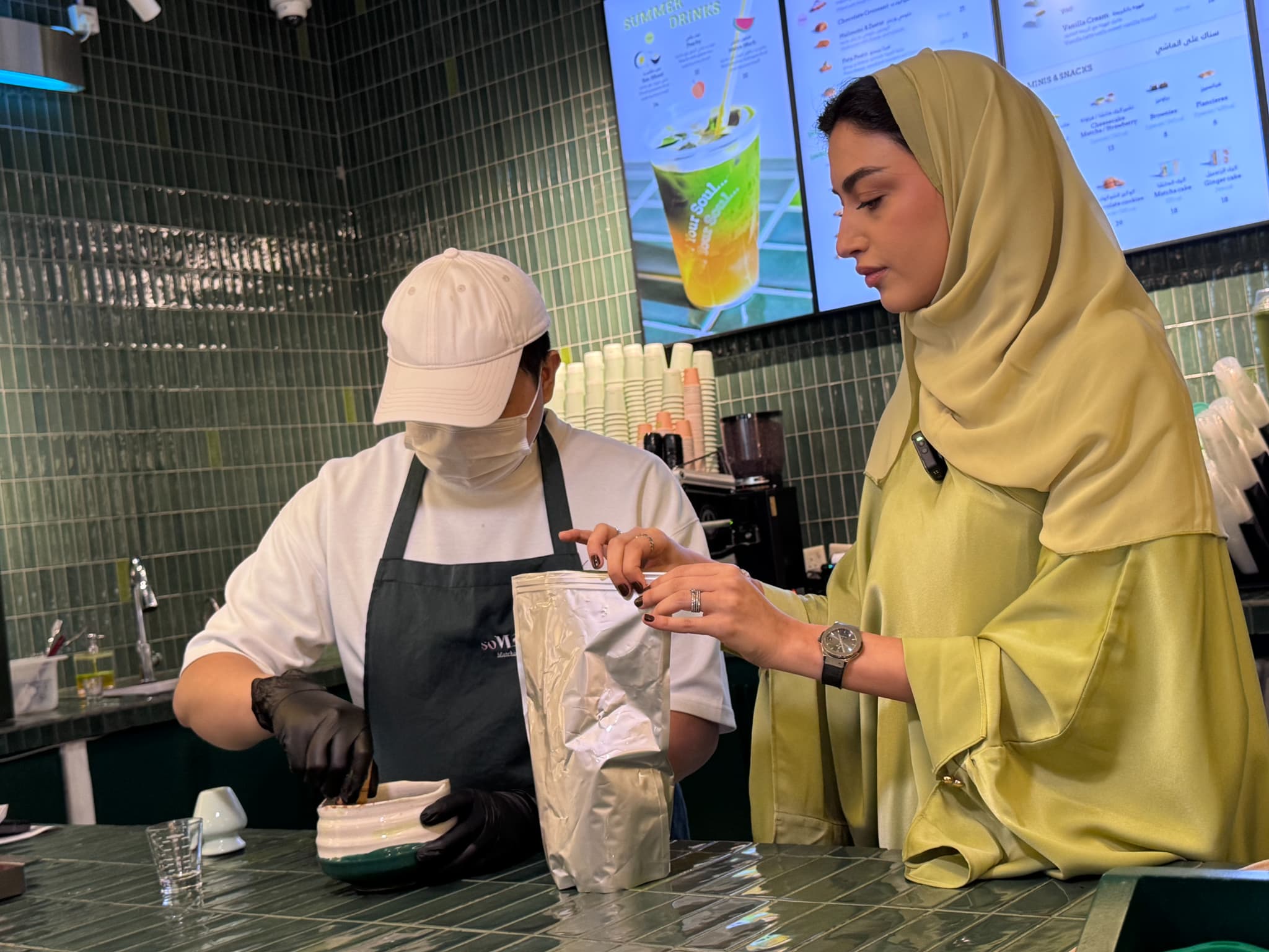 抹茶はパッションフルーツ・ジュースでミックスするのがサウジ流