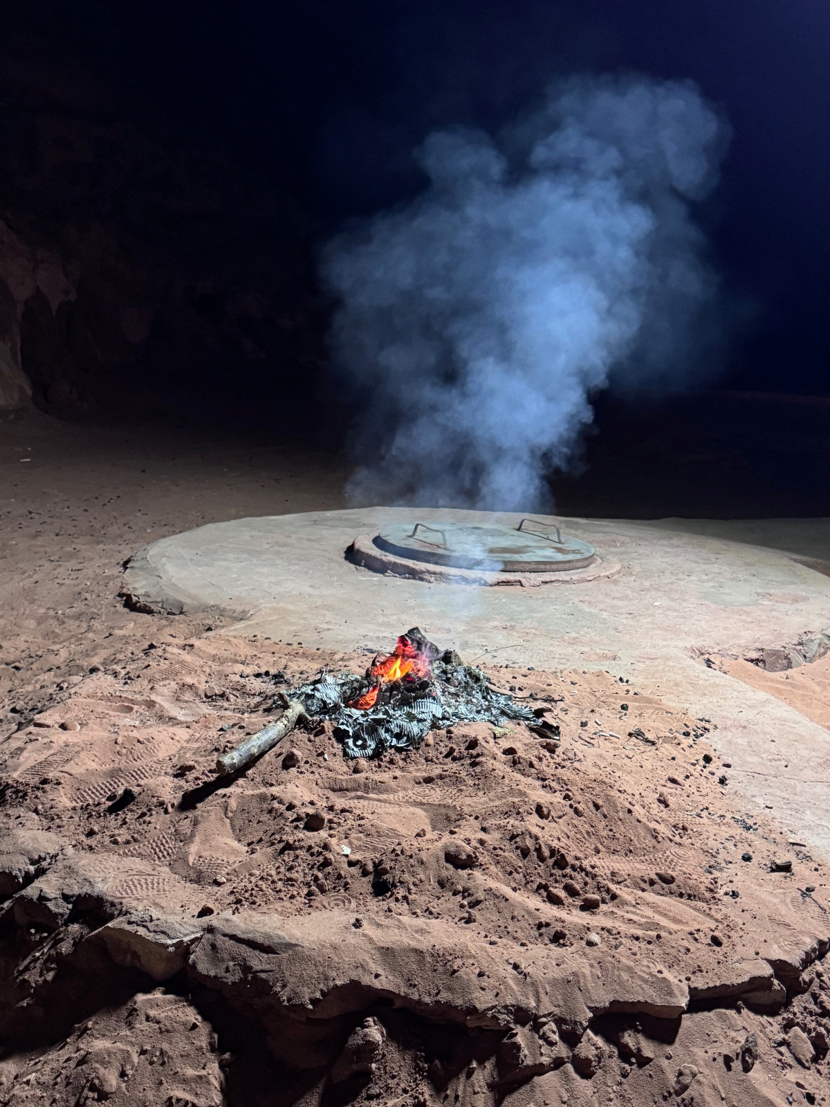 調理にシャベルが必要な地中に埋めて料理する遊牧民料理