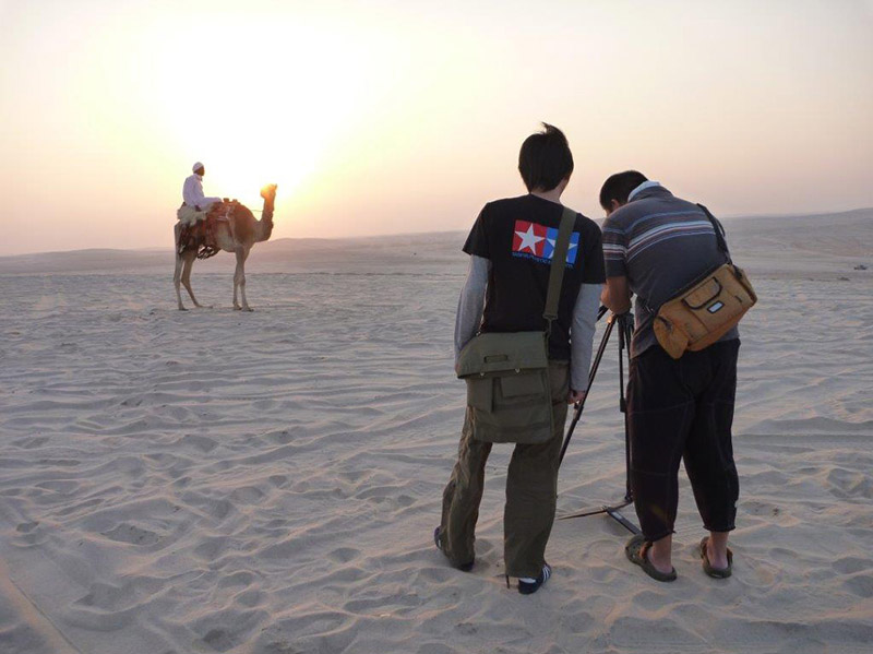 ラクダと夕日のカタール実景